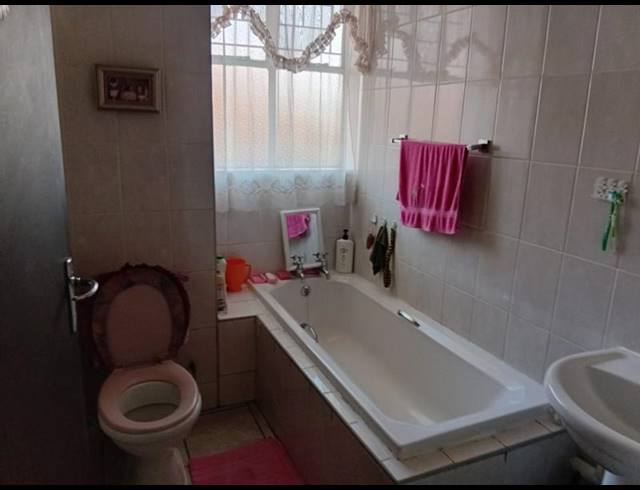 2 BEDROOM APARTMENT FOR SALE IN VANDERBIJLPARK CW 3
